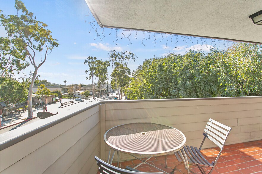 More Photos Of 410 Broadway St, Laguna Beach Office For Sale