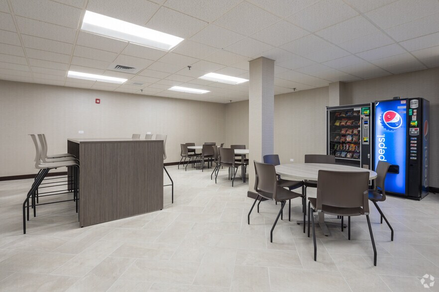 More Photos Of 900 Jorie Blvd, Oak Brook Unknown For Lease