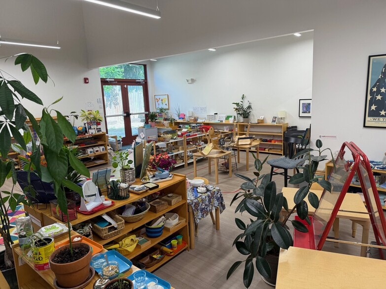 More Photos Of 1430 Poplar Ave, Memphis Office For Sale