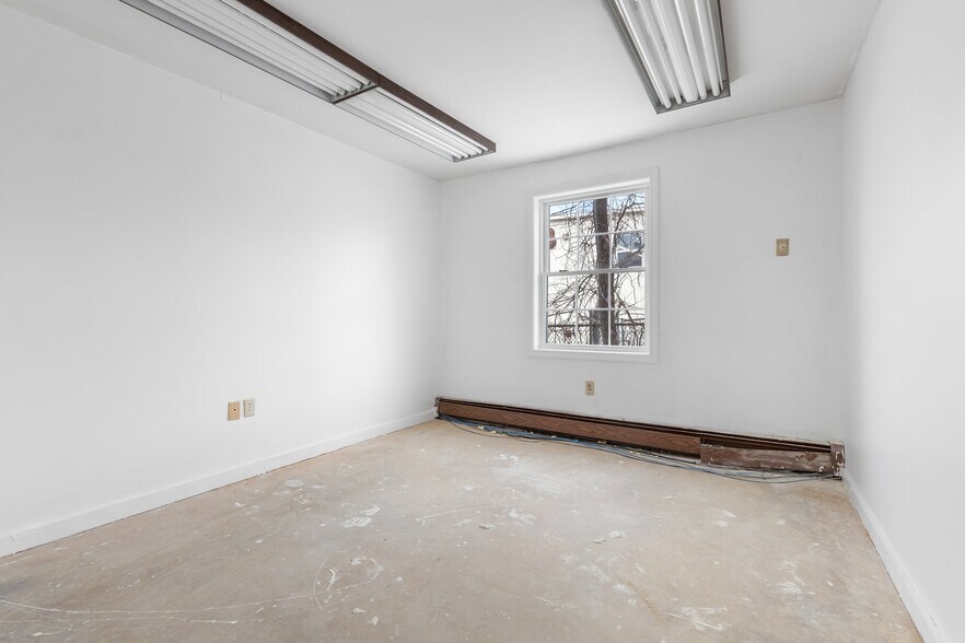 More Photos Of 76 Maple St, Manchester Office For Sale