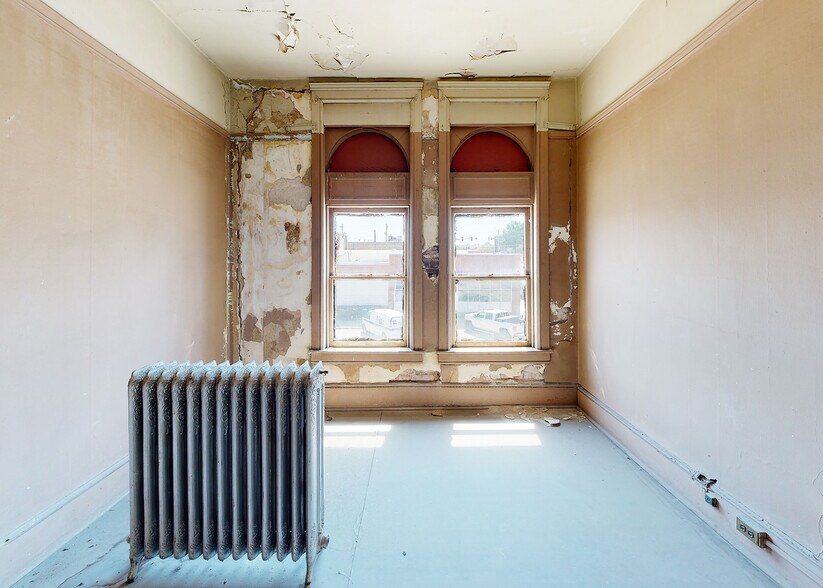 More Photos Of 335 SW Jackson St, Topeka Storefront Retail Office For Sale