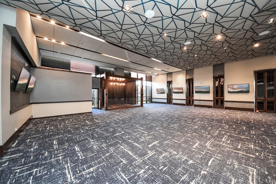 More Photos Of 7801 Westheimer Rd, Houston Restaurant For Lease