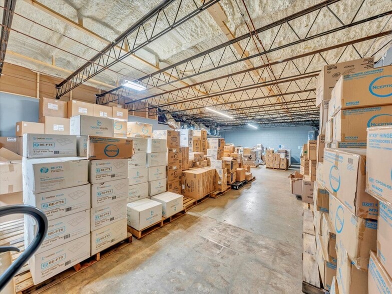 More Photos Of 3010 University Dr NW, Huntsville Showroom For Sale