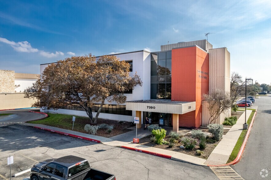 Primary Photo Of 7390 Barlite Blvd, San Antonio Medical For Sale