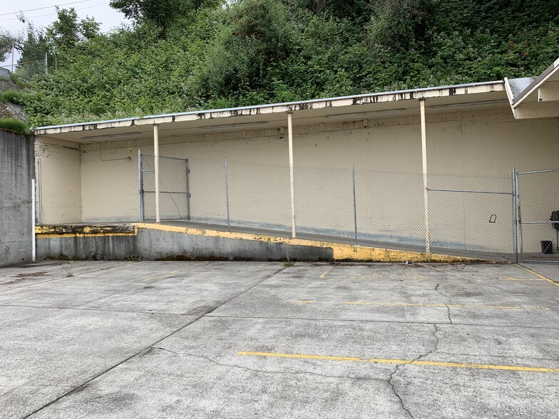 More Photos Of 335 N Wycoff Ave, Bremerton Distribution For Lease