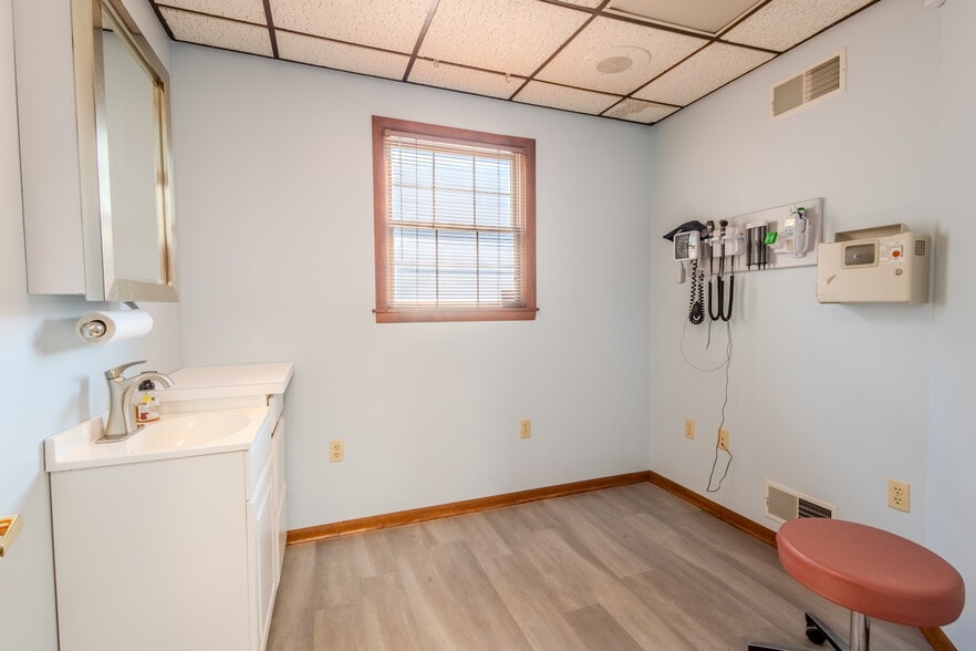 More Photos Of 310 Mulberry St, Scottdale Medical For Lease