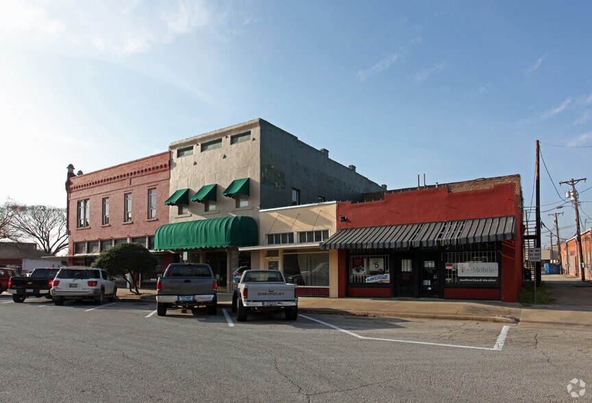 More Photos Of 111 S Dallas St, Ennis Storefront For Sale