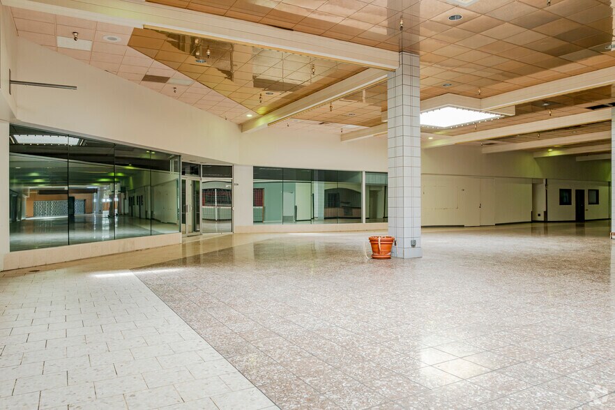More Photos Of 901 & 1017 S BOONE ST, Aberdeen General Retail For Sale