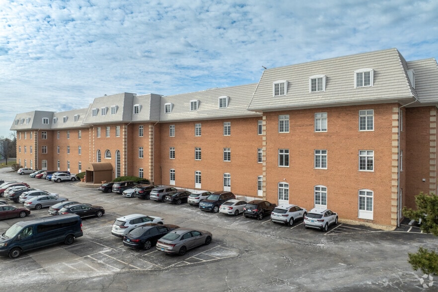 More Photos Of 188 Industrial Dr, Elmhurst Office For Lease