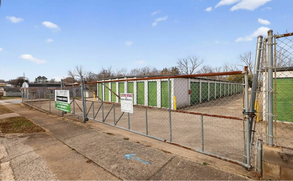 More Photos Of 939 N Logan St, Gaffney Self Storage For Sale