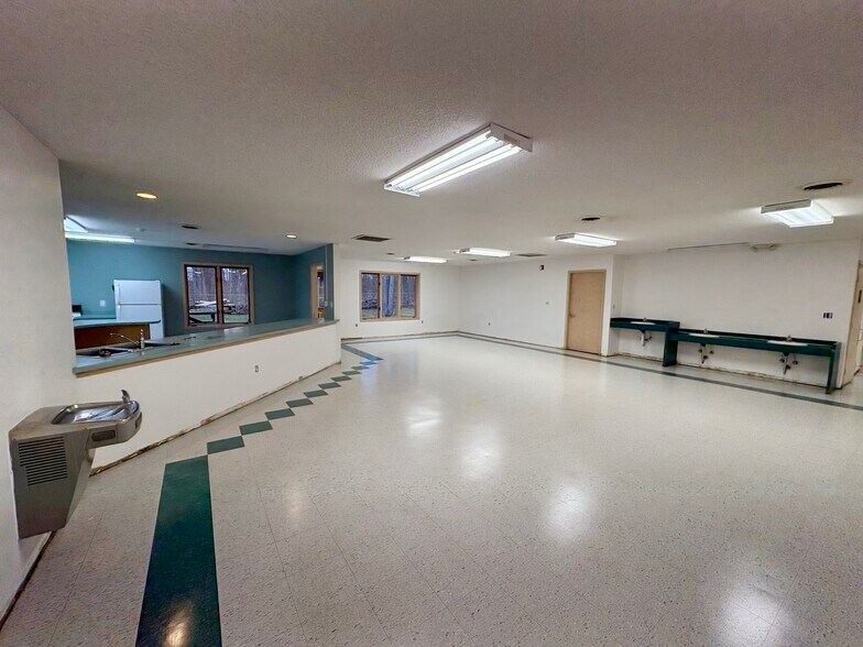 More Photos Of 615 Beardsley St, Boyne City Office For Sale