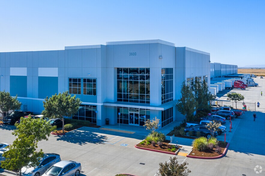 More Photos Of 3600 Massie Ct, West Sacramento Warehouse For Lease