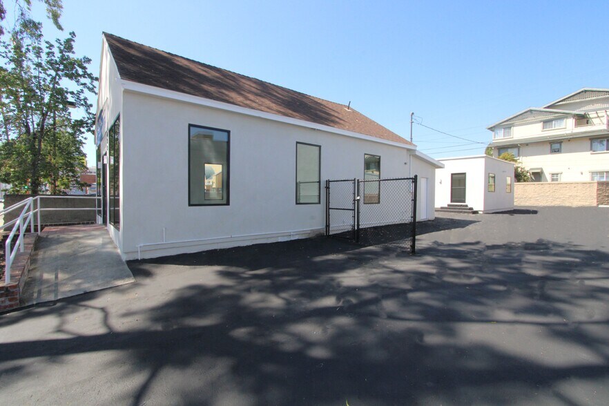 More Photos Of 633 E Colorado St, Glendale Storefront Retail Residential For Sale