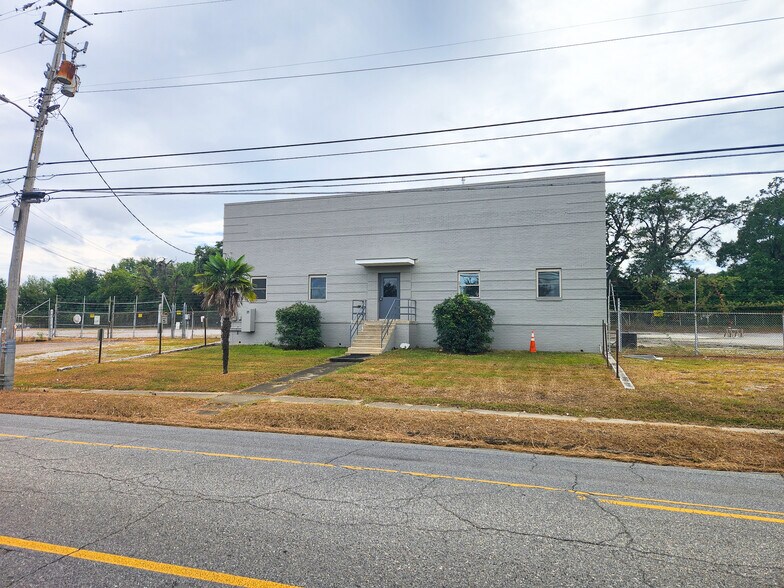 More Photos Of 1111 Virginia St, Mobile Industrial For Lease