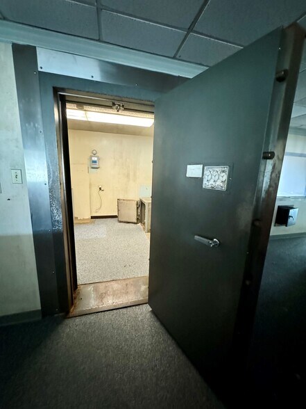More Photos Of 510 Main St, Texarkana Bank For Sale