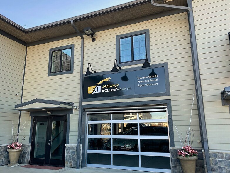 More Photos Of 2108-2260 Ferry Rd, Naperville Showroom For Sale