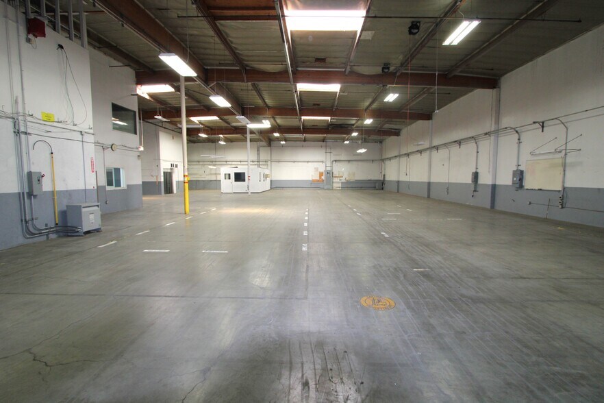 More Photos Of 133 - 135 E Maple Ave, Monrovia Warehouse For Lease