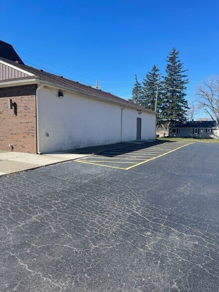 More Photos Of 2044 South Blvd, Rochester Hills Medical For Lease