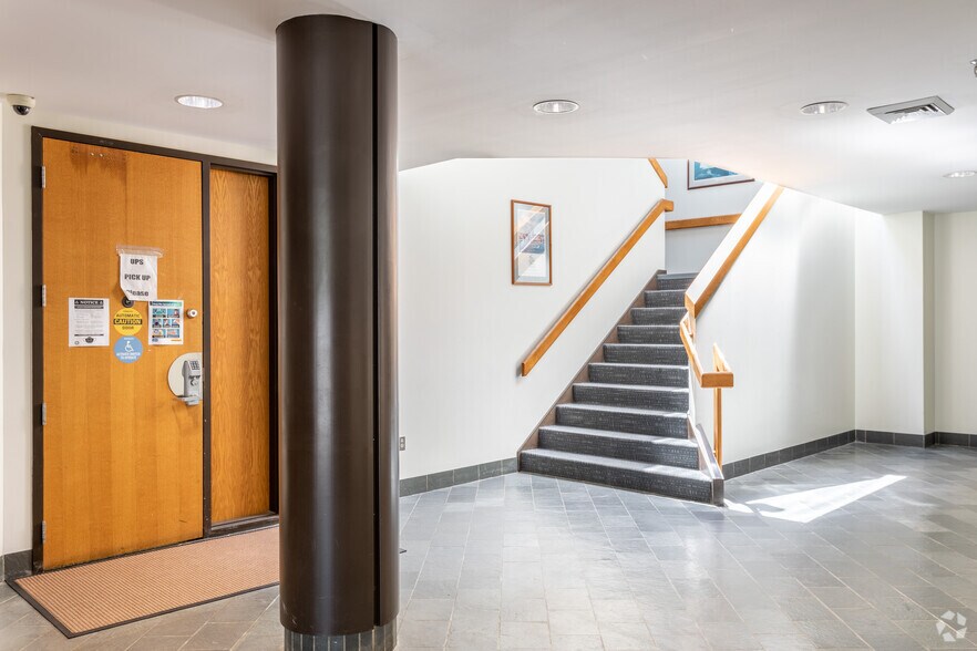 More Photos Of 2 Shaws Cv, New London Medical For Lease