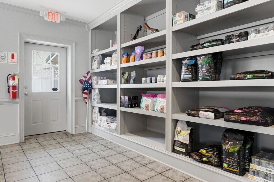 More Photos Of 2853 Lower Union Hill Rd, Canton Veterinarian Kennel For Sale