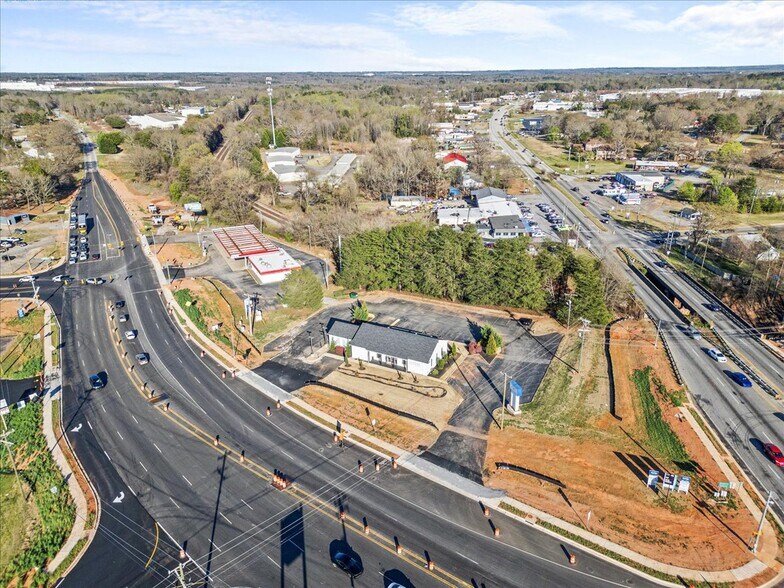 More Photos Of 100 Inman Rd, Lyman Office For Sale