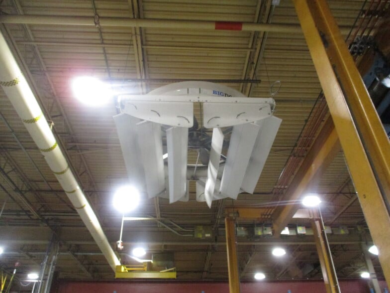 More Photos Of 2800 Estes St, Norton Shores Manufacturing For Sale