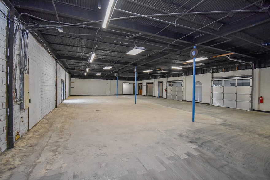 More Photos Of 19419 N Freeway, Spring General Retail For Sale