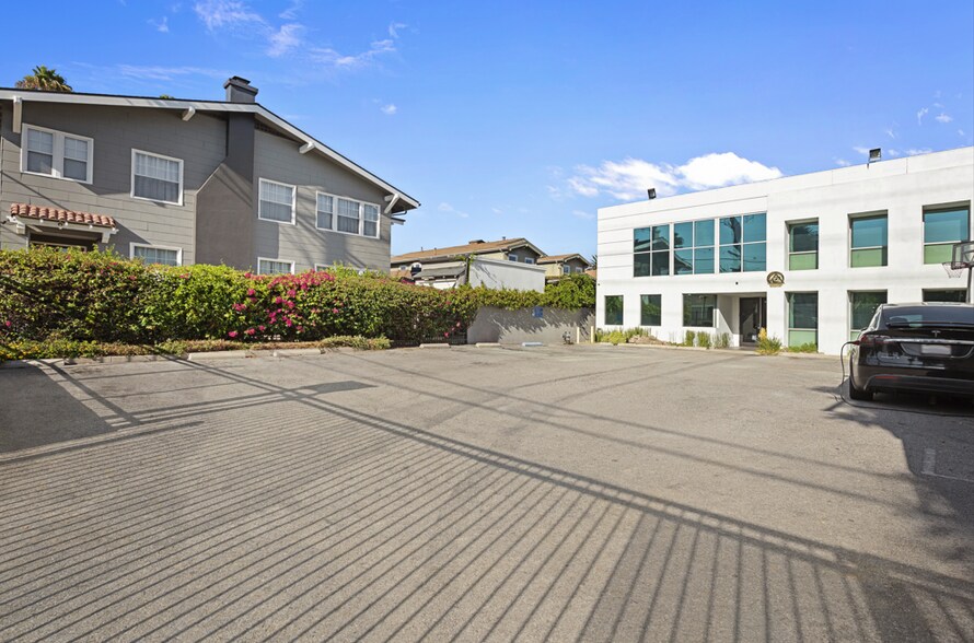 More Photos Of 1714 Hillhurst Ave, Los Angeles Office For Sale