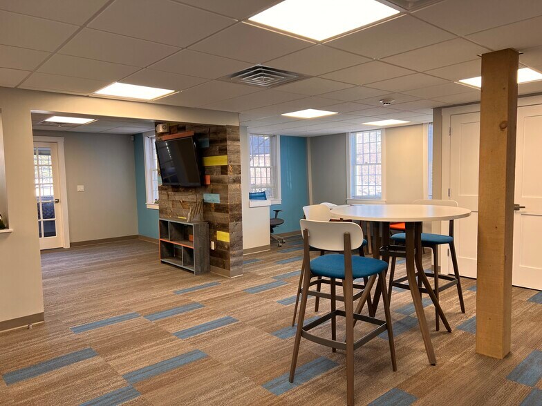 More Photos Of 16 Long Sands Rd, York Medical For Lease