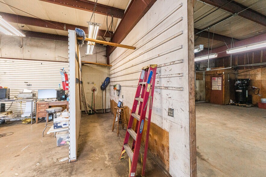 More Photos Of 560 S River St, Batavia Warehouse For Sale