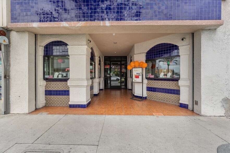More Photos Of 4719-4721 Whittier Blvd, Los Angeles Convenience Store For Sale