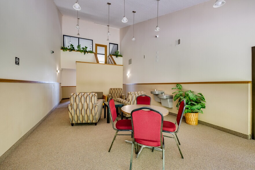 More Photos Of 4205 Lancaster Ln N, Plymouth Office For Lease