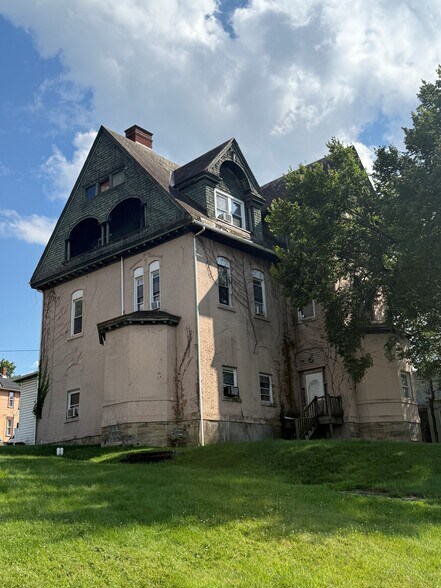 More Photos Of 517 S Main St, Washington Multifamily For Sale