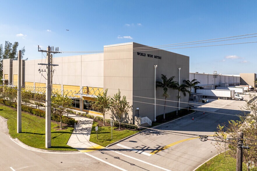Primary Photo Of 2405 College Ave, Davie Warehouse For Lease