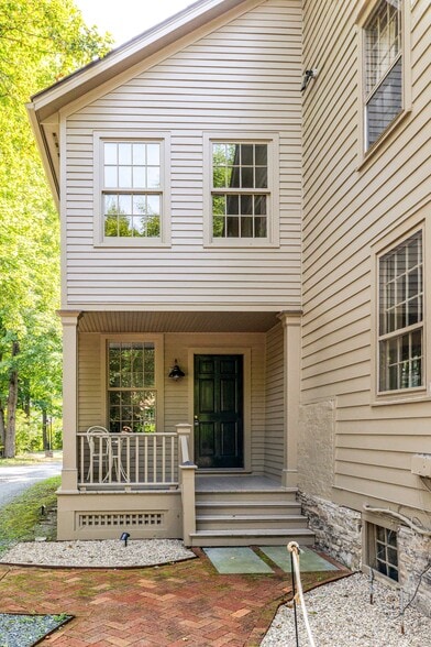 More Photos Of 16 Hudson St, Kinderhook Storefront Retail Residential For Lease