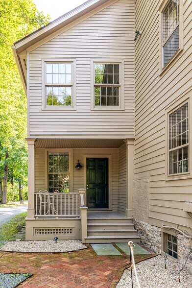 More Photos Of 16 Hudson St, Kinderhook Storefront Retail Residential For Lease