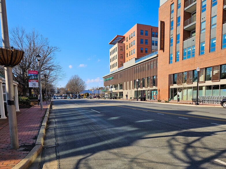 More Photos Of 100-122 E Broad St, Falls Church Office For Sale