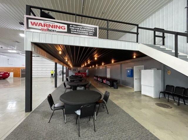 More Photos Of 170 W Circle Dr, Saint Charles Manufacturing For Lease