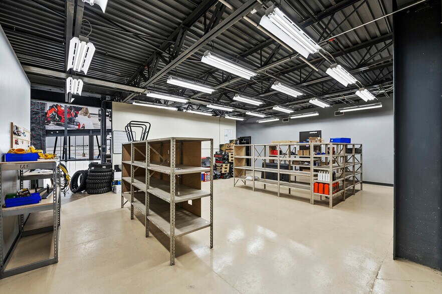 More Photos Of 371 Prospector Dr, Evanston Freestanding For Sale