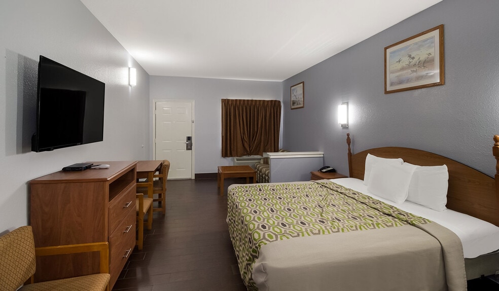 More Photos Of 25941 I-10, Hankamer Hotel For Sale