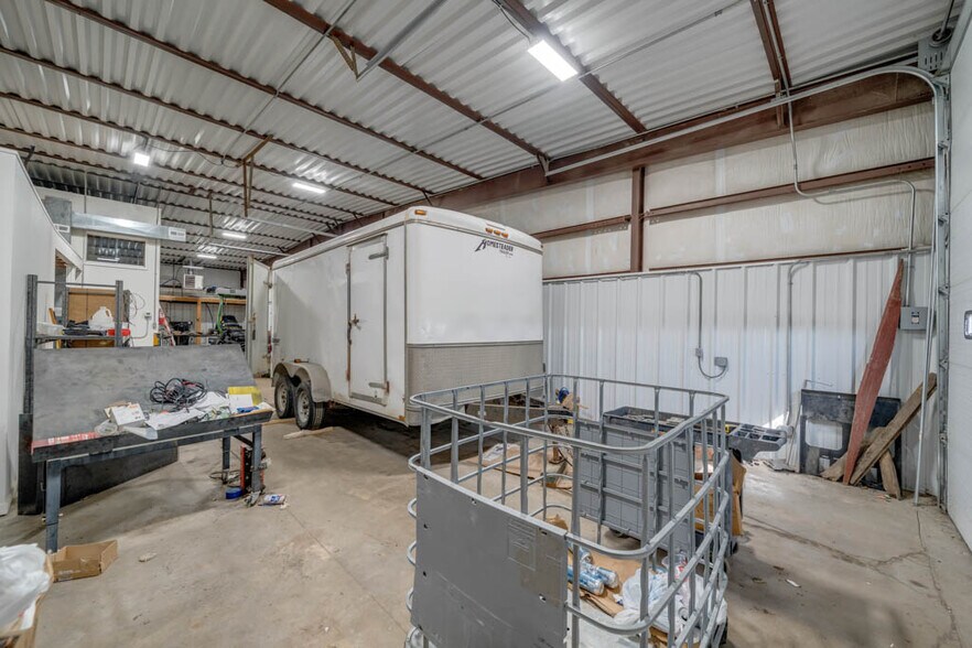 More Photos Of 1106 N 10th St, Winterset Flex For Sale