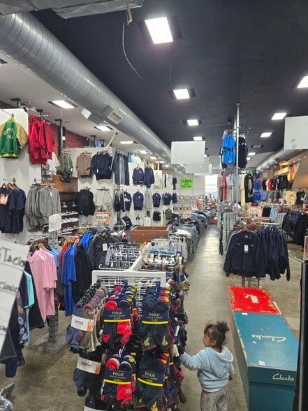 More Photos Of 938 Flatbush Ave, Brooklyn General Retail For Lease