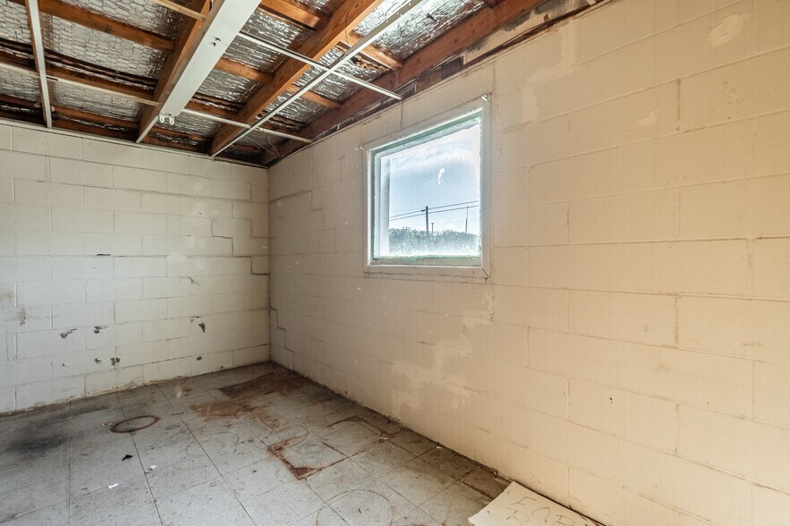 More Photos Of 400 Highway 22, Clifton Storefront Retail Office For Lease