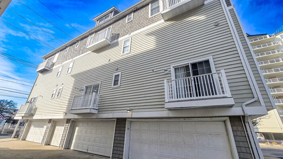More Photos Of 5906-5908 Coastal Hwy, Ocean City Apartments For Sale