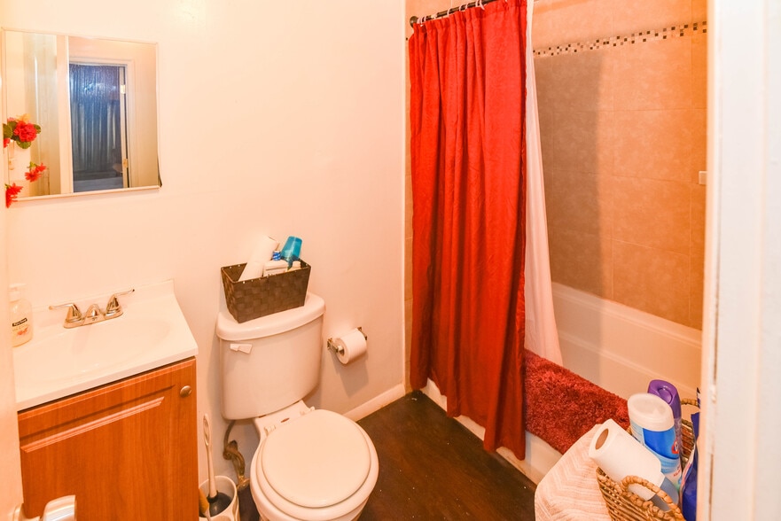 More Photos Of 3809 Clarks Ln, Baltimore Apartments For Sale