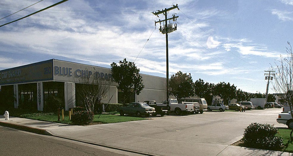 More Photos Of 230 E Dyer Rd, Santa Ana Manufacturing For Lease