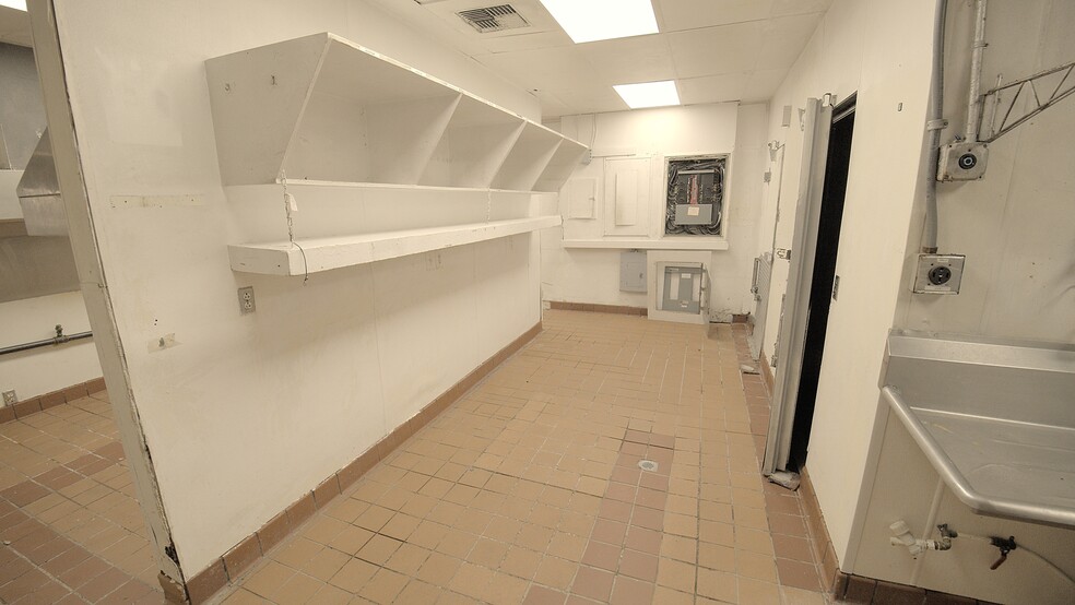 More Photos Of 2032 Montreal Rd, Tucker Fast Food For Sale