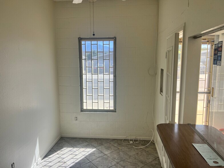 More Photos Of 147 N Gilbert St, Hemet Flex For Sale