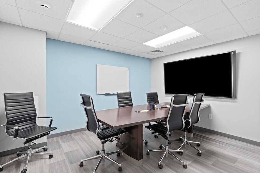 More Photos Of 313-315 Edge Ave, Valparaiso Office For Sale