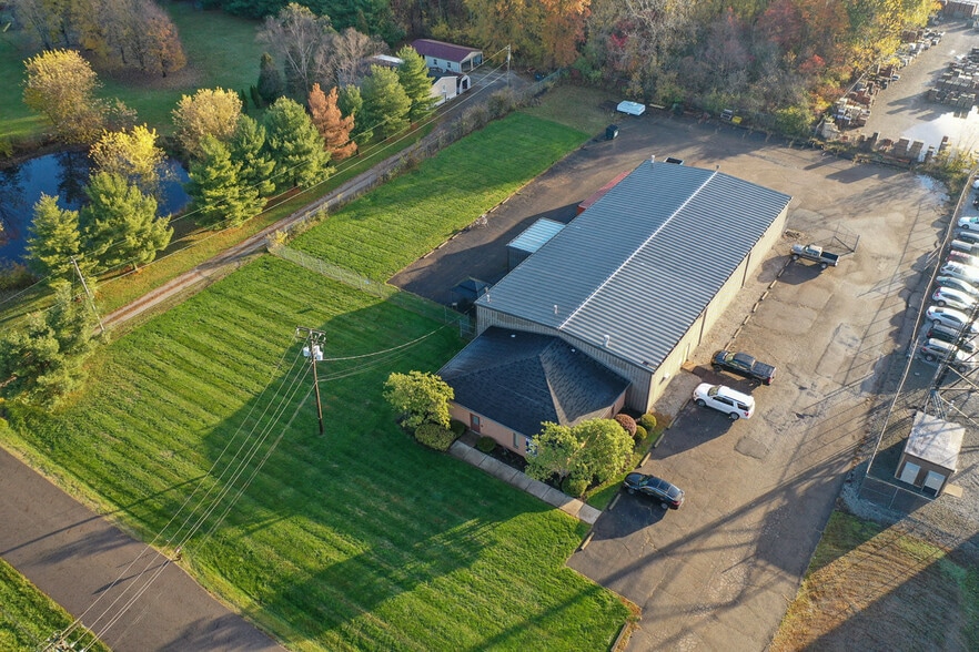 More Photos Of 3822 Victory Ave, Louisville Warehouse For Lease